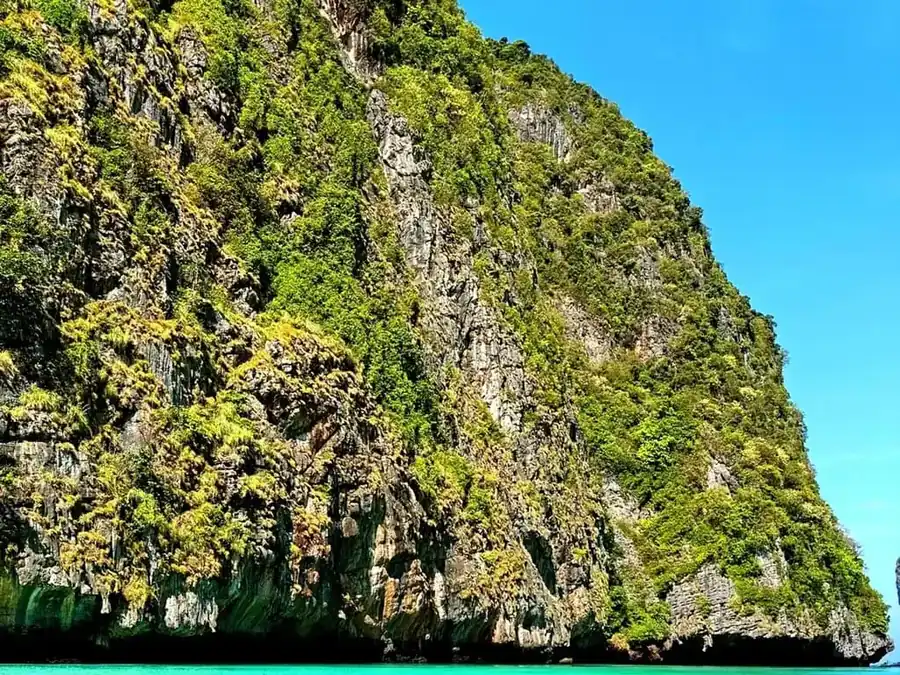 Maya Bay Sunrise Tour from Phi Phi with Breakfast β snorkelling and clear Andaman Sea on the tour (photo 2)