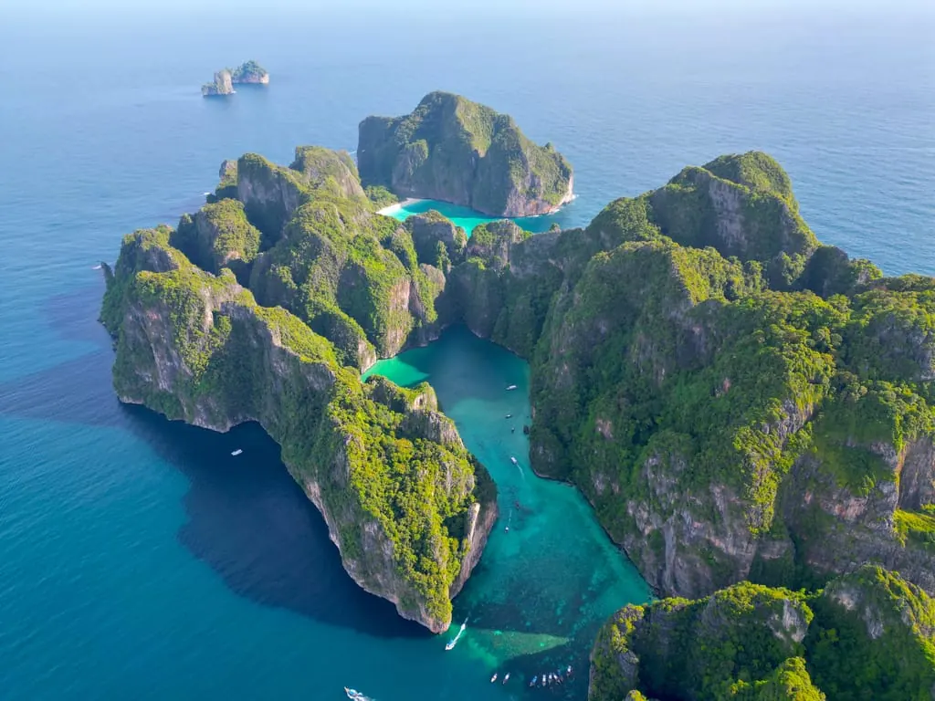 Phi Phi Private Longtail: Maya Bay, Pileh Lagoon & Snorkel β snorkelling and clear Andaman Sea on the tour (photo 2)